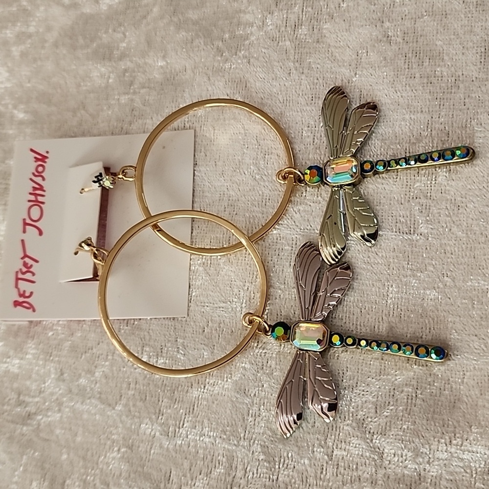 ✨️NWT DRAGONFLY STUNNING BETSEY JOHNSON STATEMENT EARRINGS✨️ - Picture 3 of 8
